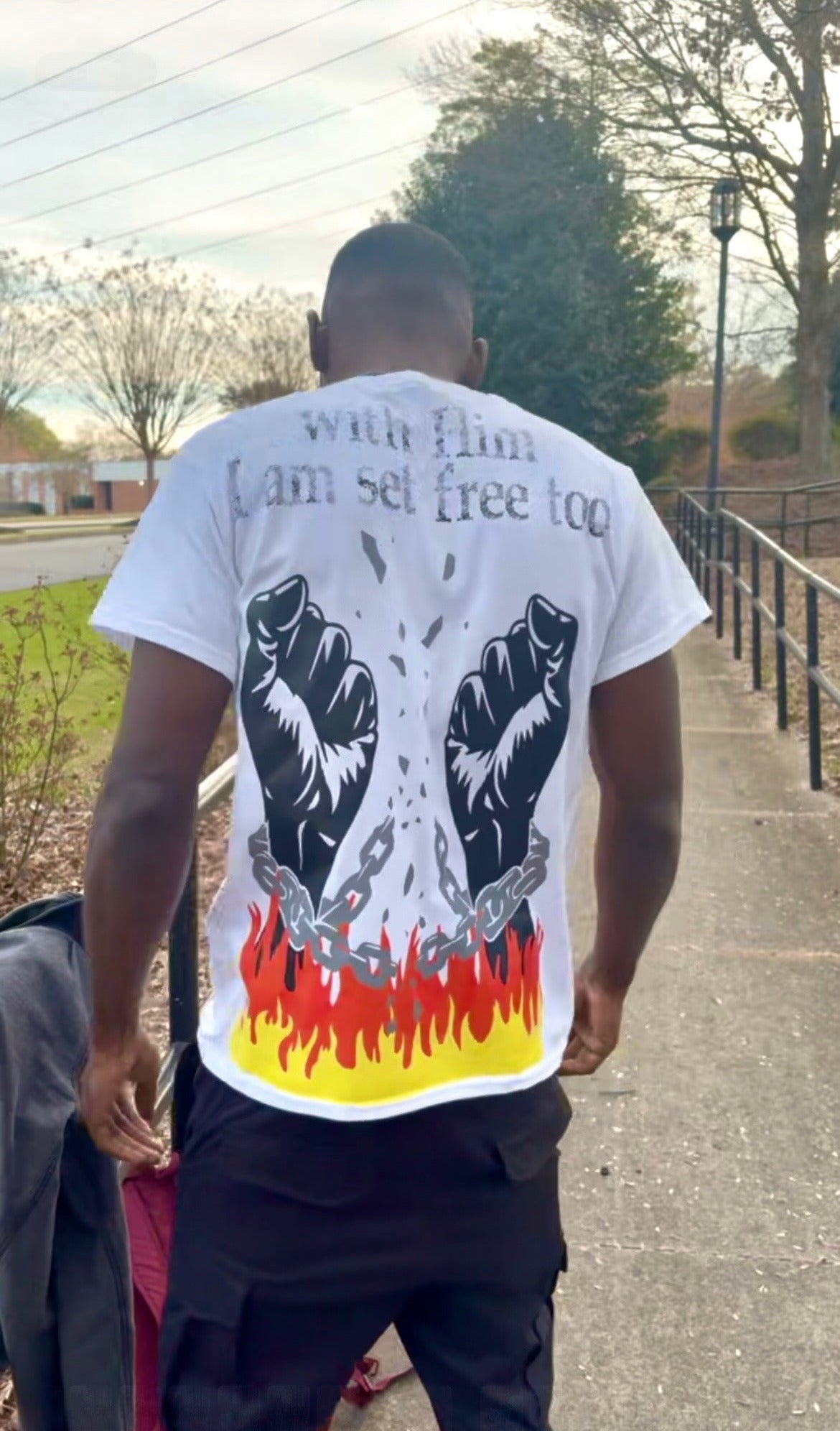 "Set Free" Tee – Daniel 3:23-25